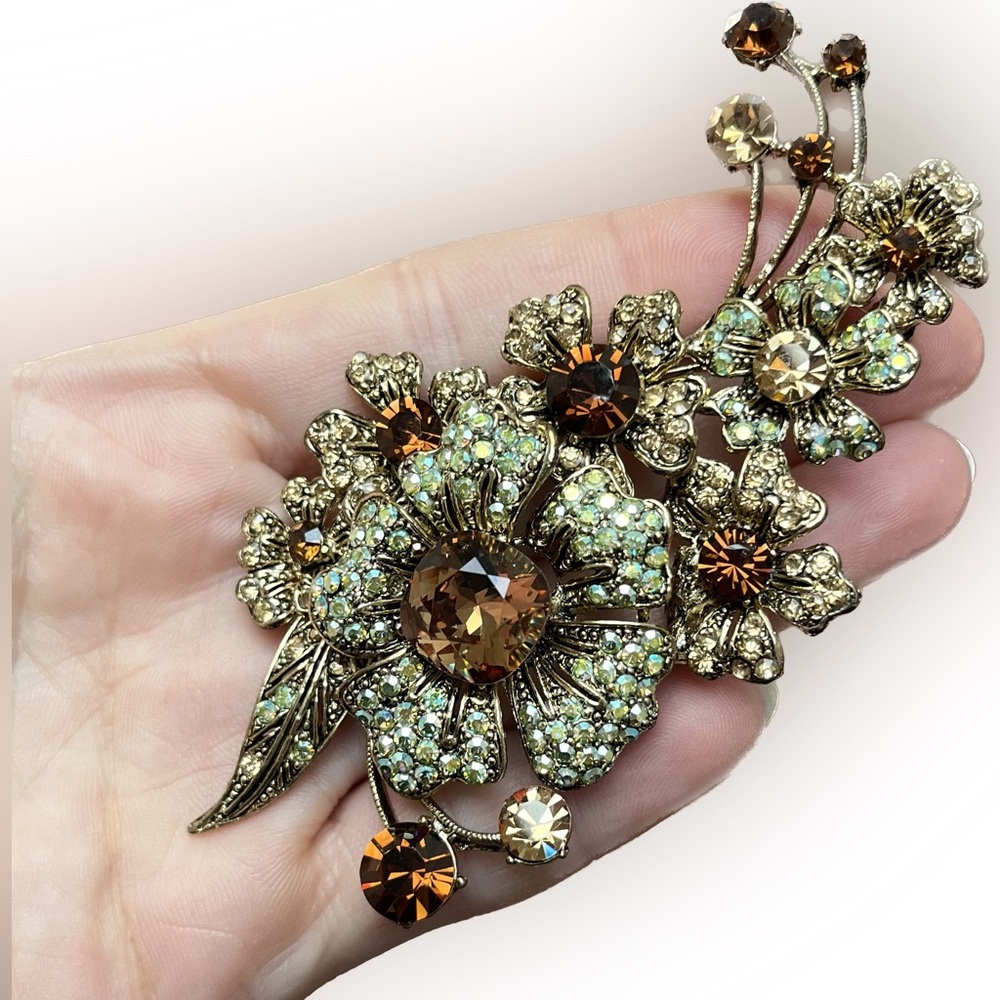 🎈FREE add on - Floral Rhinestone Costume Jewelry Brooch / Pendant.